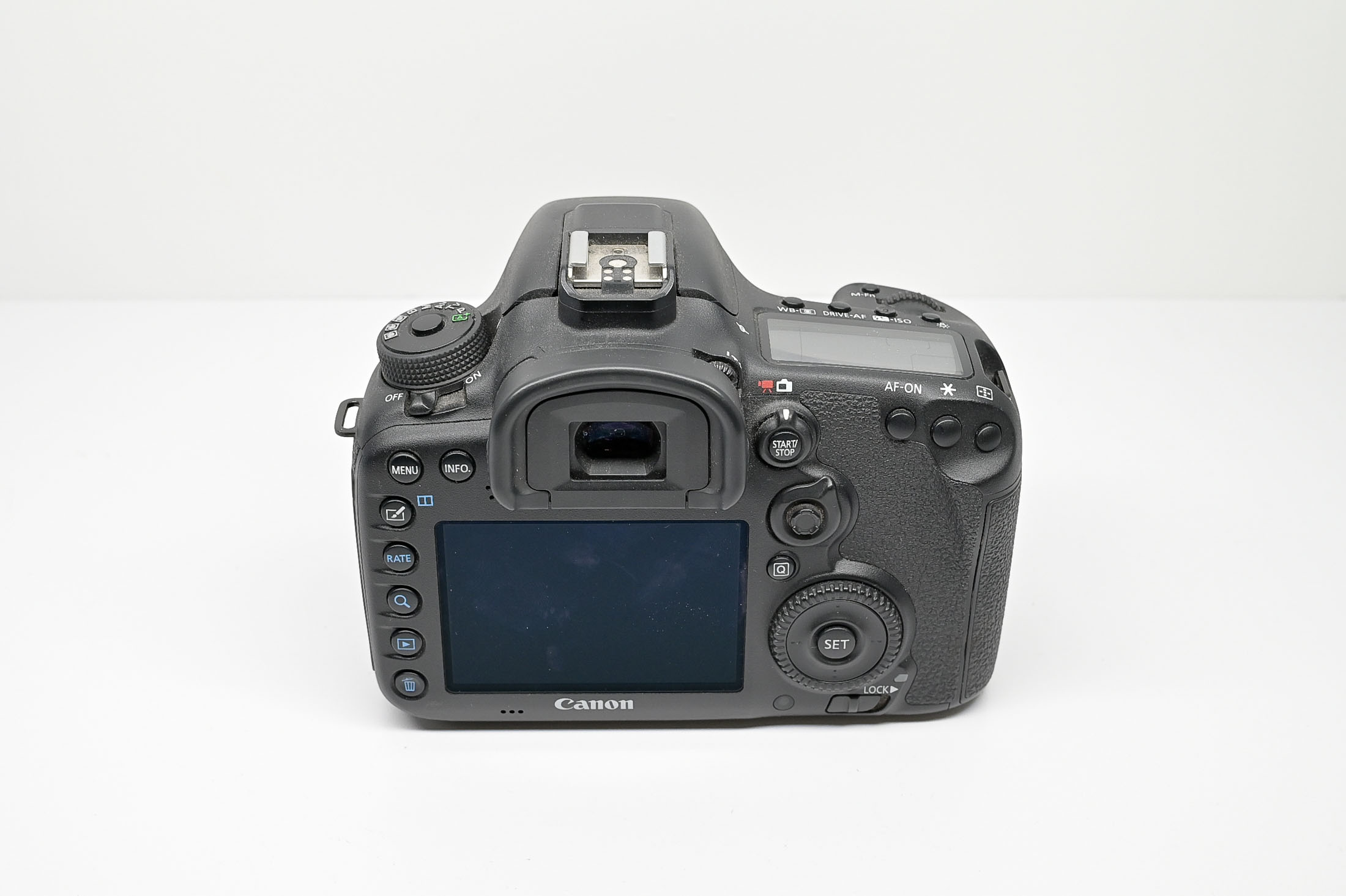 Canon EOS 7D Mark II + EF-S 18-55mm IS STM Occasion *590*