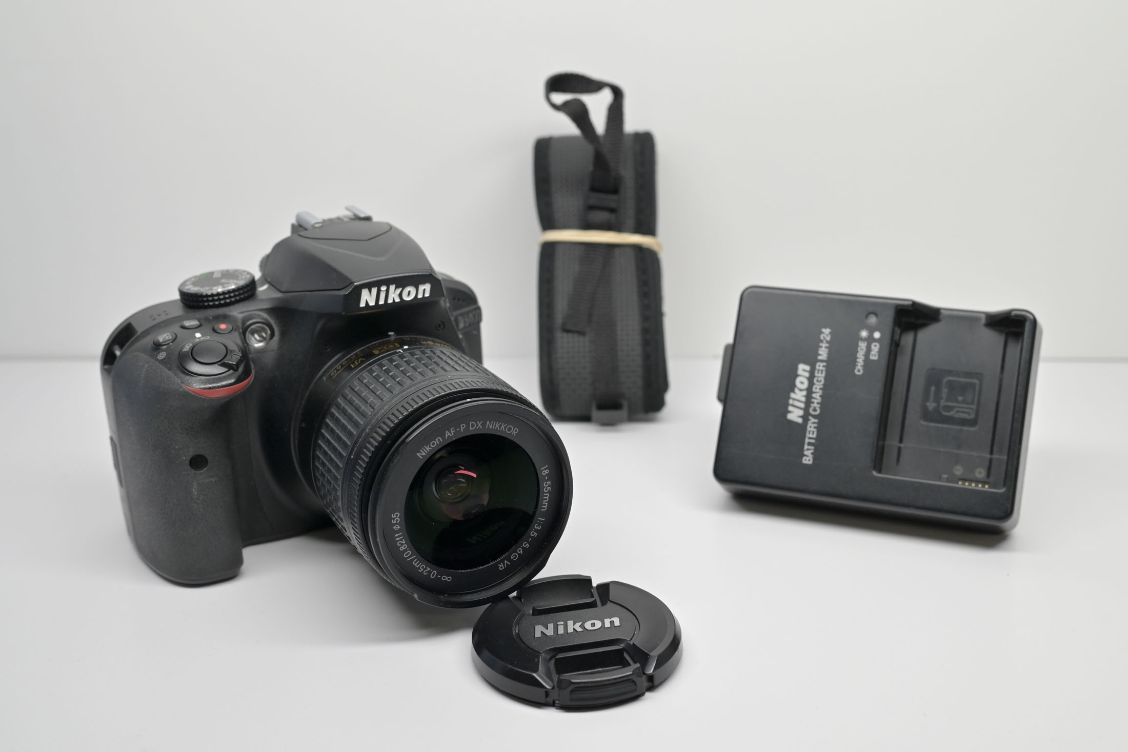 Occ. Nikon D3400 + 18-55  *676*